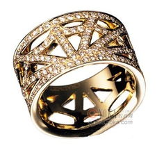 珠寶與啞鈴 優雅與力量的完美平衡